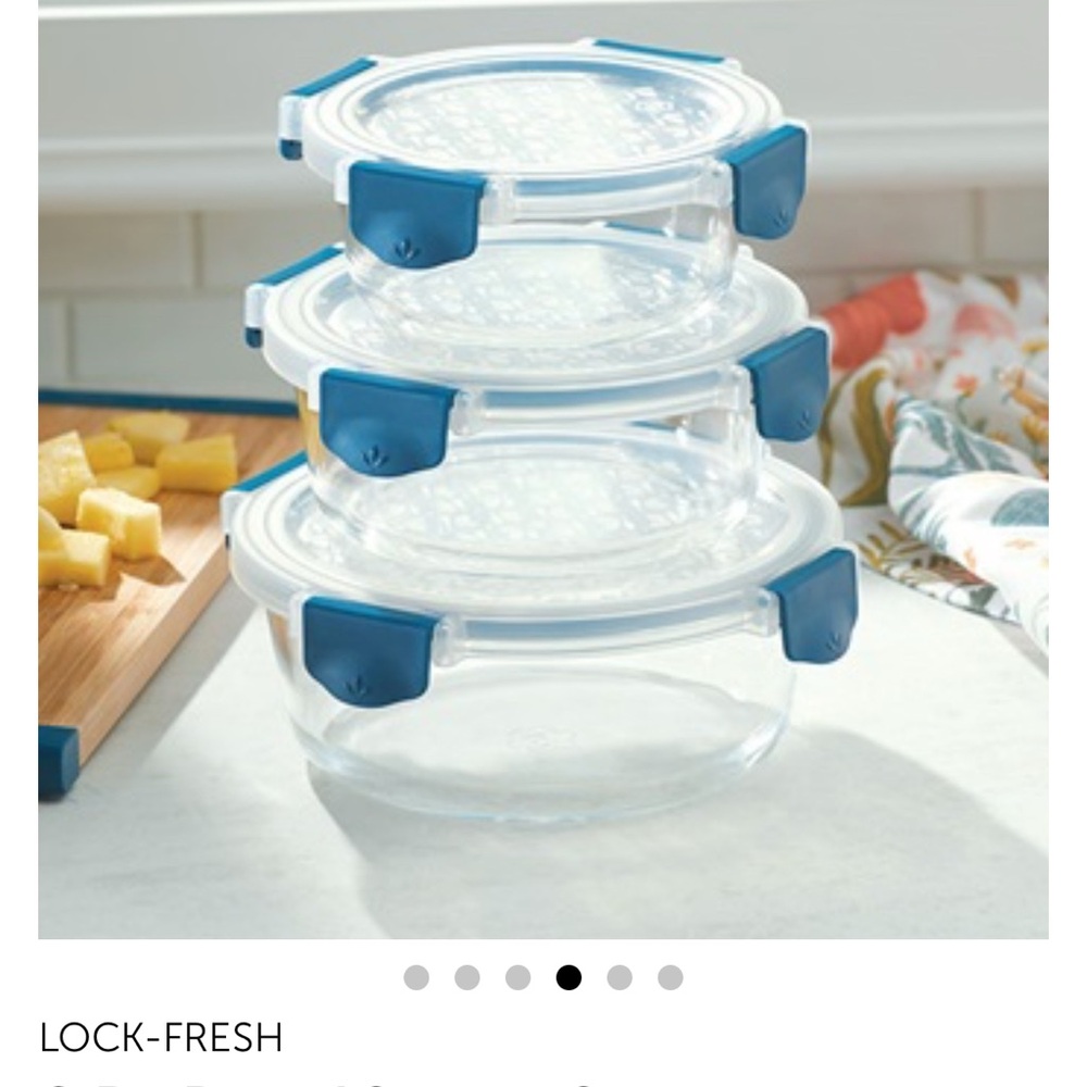 Lock-Fresh Round Food Storage Containers with Blue Clips